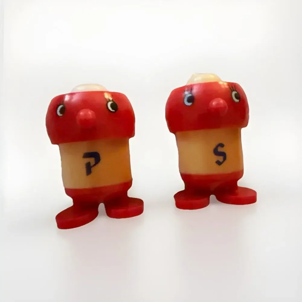 Vintage MCM Robot Salt & Pepper Shakers Plastic Made in Hong Kong 3676/33